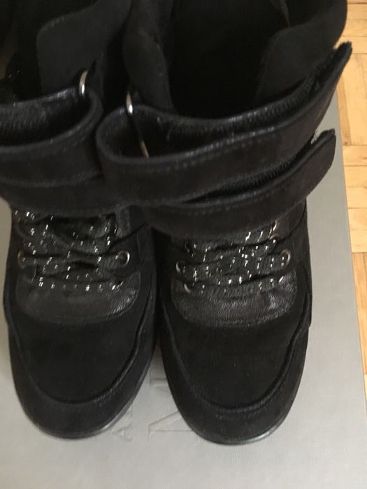 Ghete din piele întoarsa