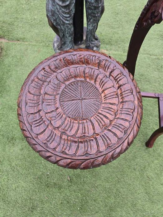 Masuta,suport pentru flori sau statuete,din lemn,