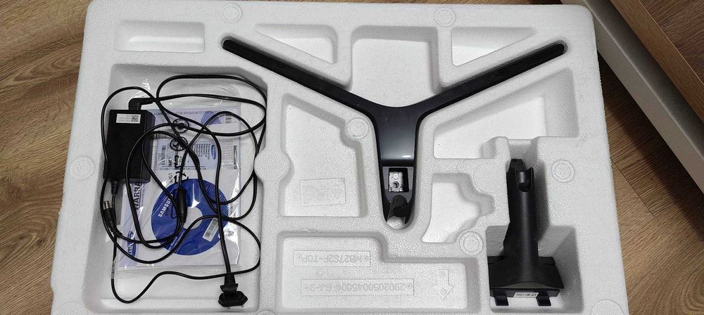 Monitor Samsung curbat 27inch, ecran spart