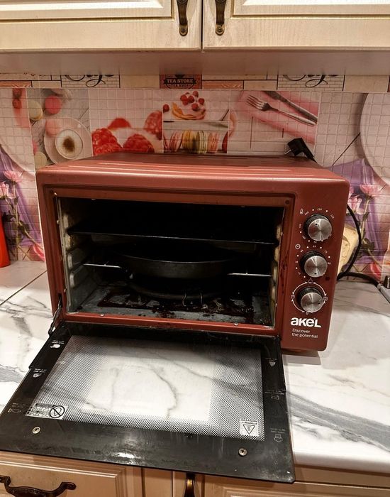 Срочно продам духовую печь.