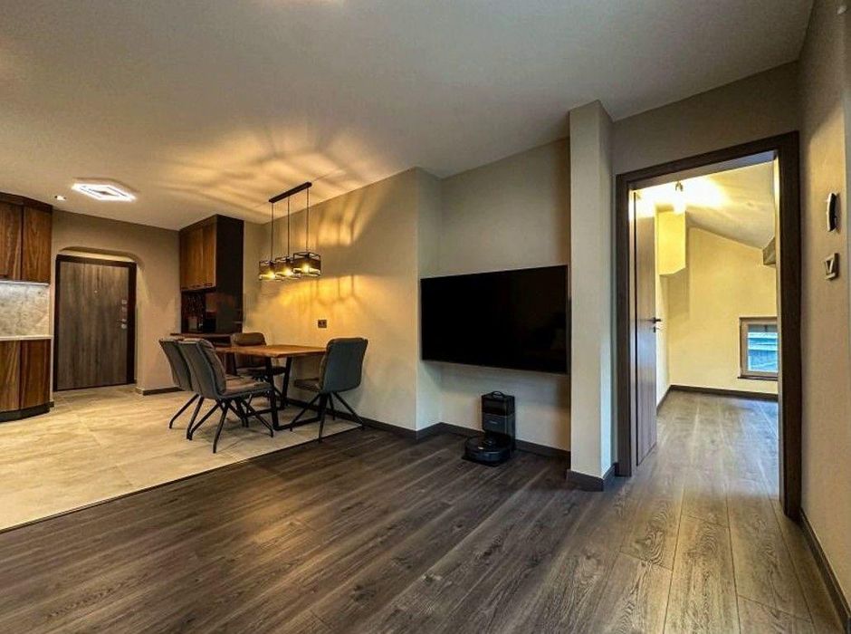 Дава се под наем Четиристаен апартамент в София, Изток - 100 кв.м за 1349 € - Снимка #1