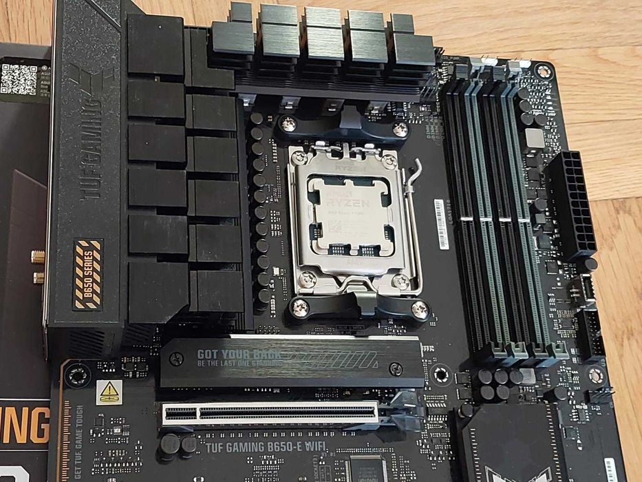 AMD Ryzen 9 9900X + Asus TUF Gaming B650-E Wi-Fi