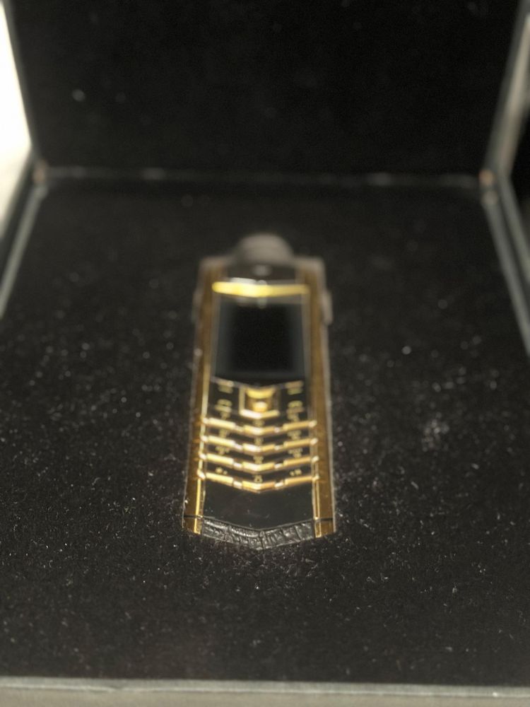 Vertu Signature Design Gold