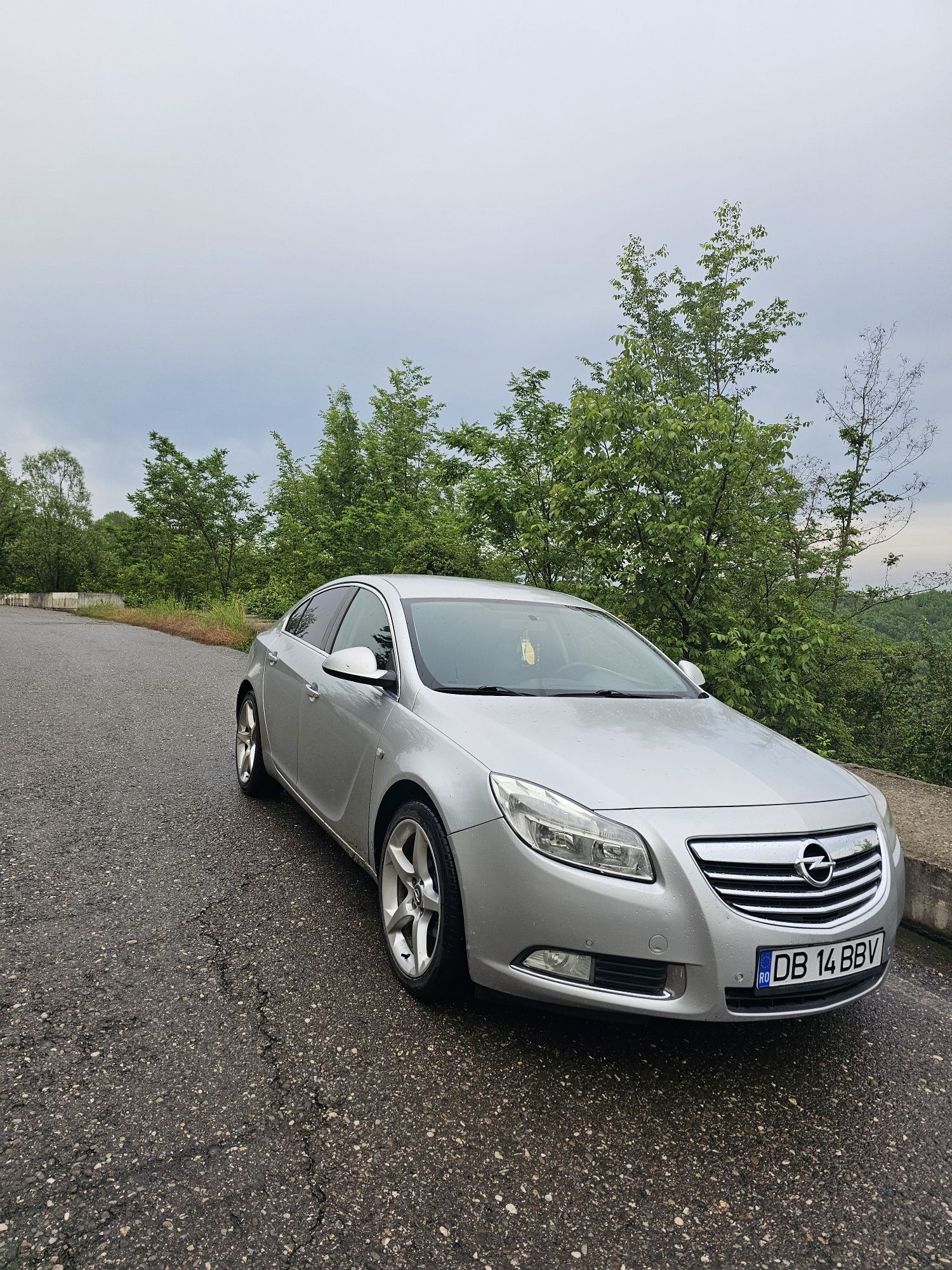 Vand faruri opel insignia 2008-2013 de europa !