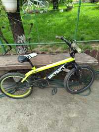 Bicicleta BMX Instinct