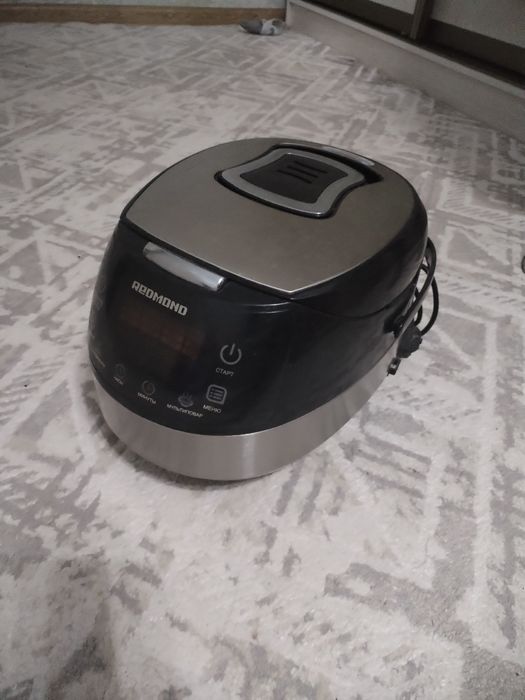 Мультиварка почти новая