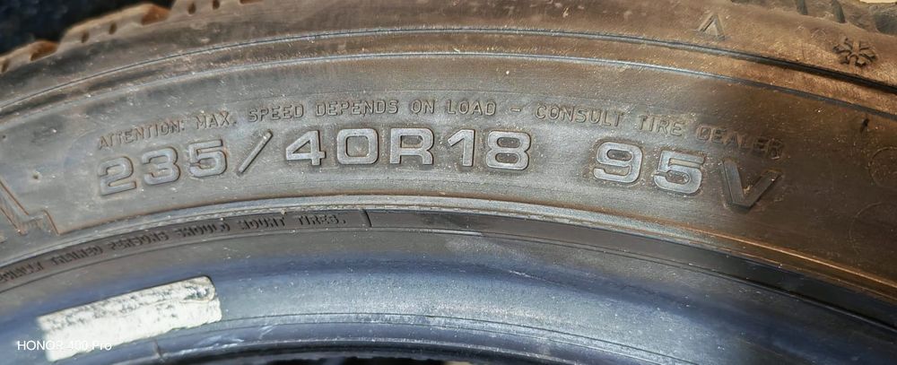 235 40 r18 iarna Dunlop