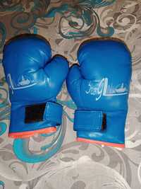 Боксерские перчатки
