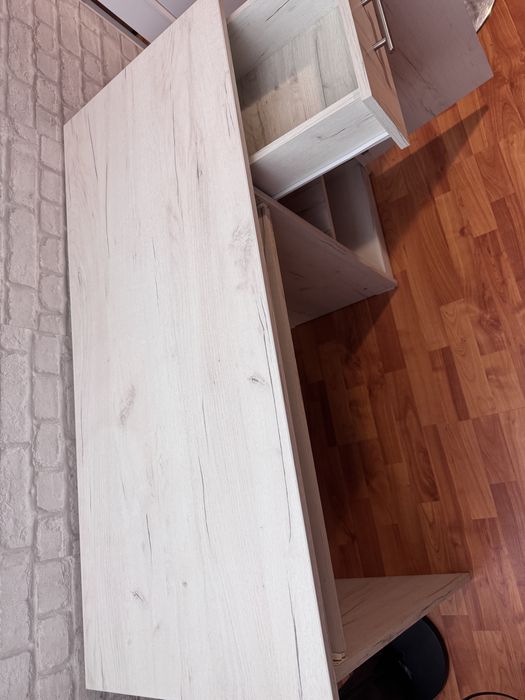 Vand birou ,stare perfecta de functionare.