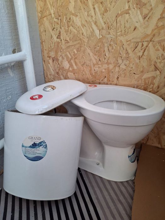 Продам унитаз б/у в отличном состоянии