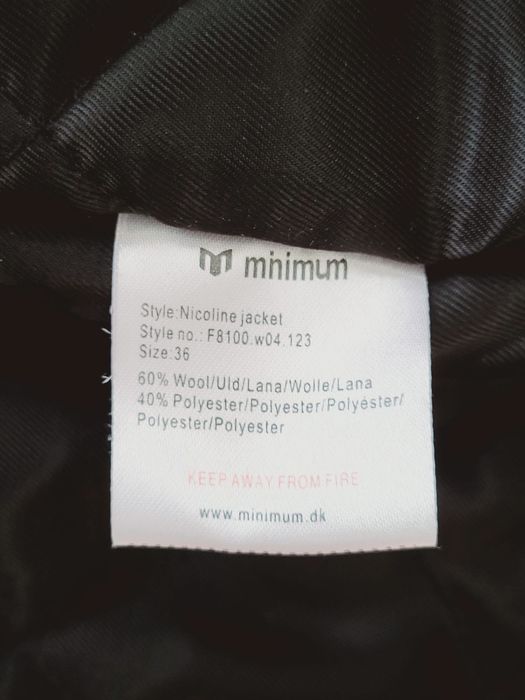 Palton din stofa de lana si gluga captusita cu blana naturala