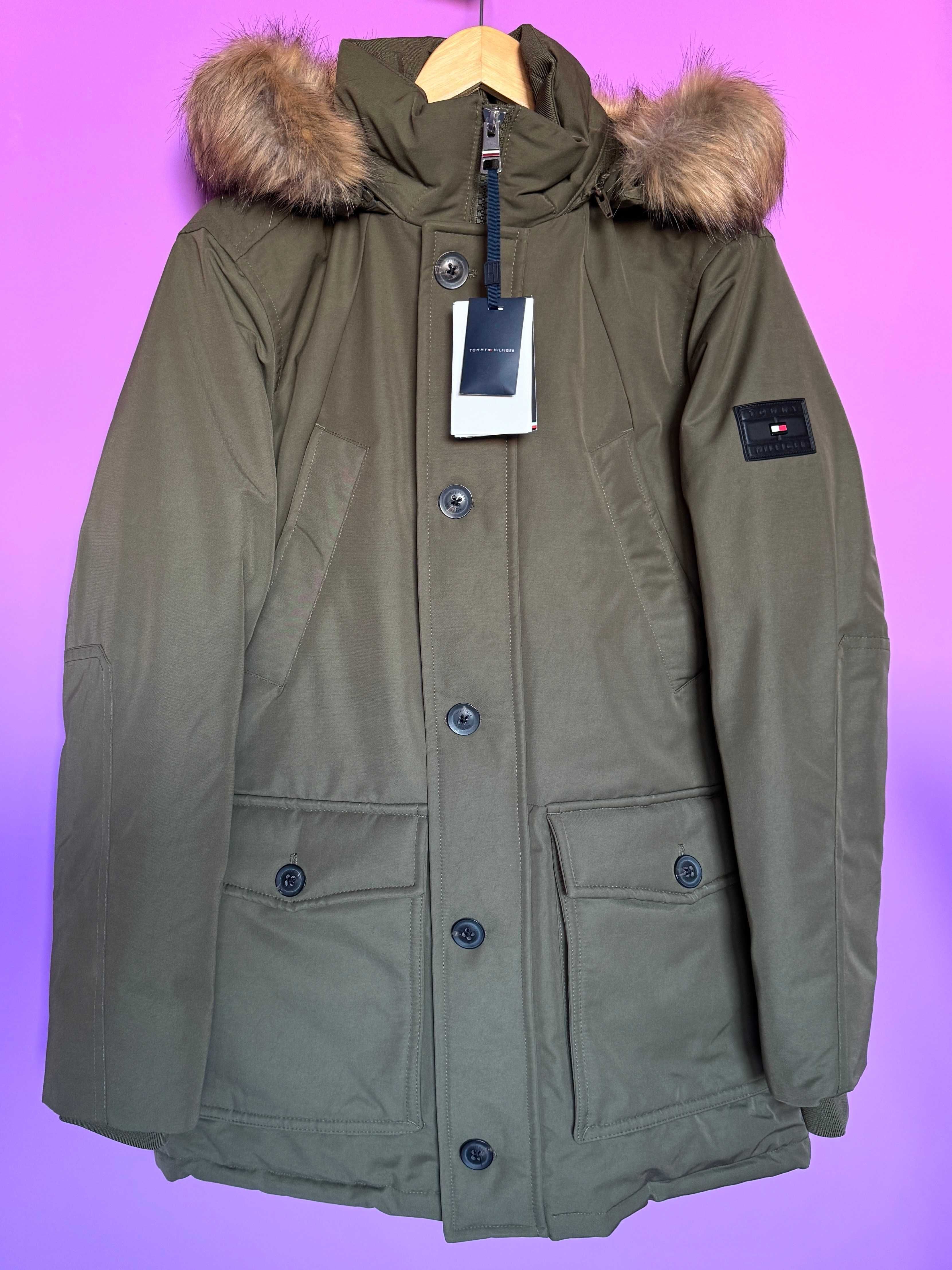 Vând geacă parka Tommy Hilfiger cu puf, NOUĂ și ORIGINALĂ, mărimea M