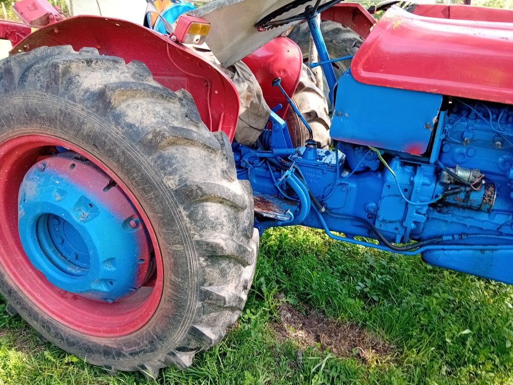 Vnd tractor 411r