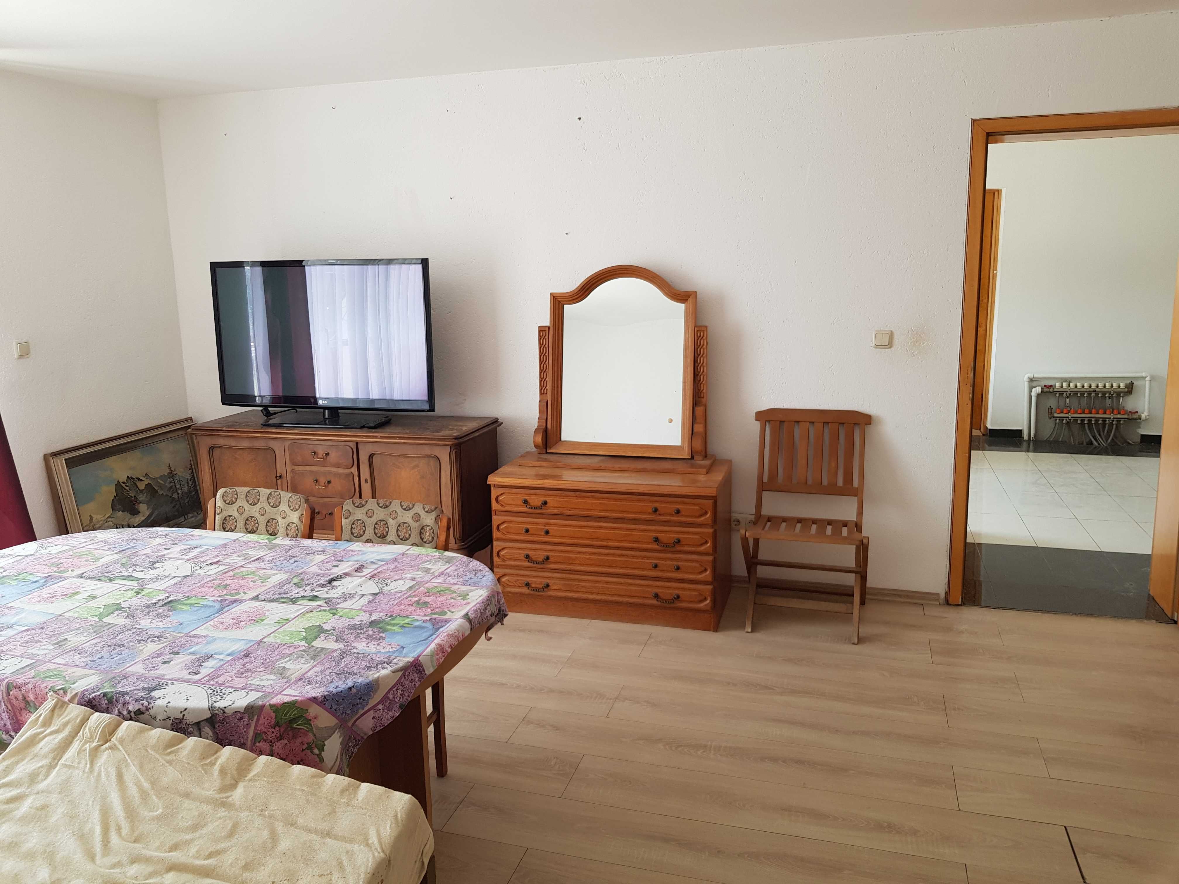 Inchiriez Apartament 3 camere cu 2 bai la casa in Cristian Brasov