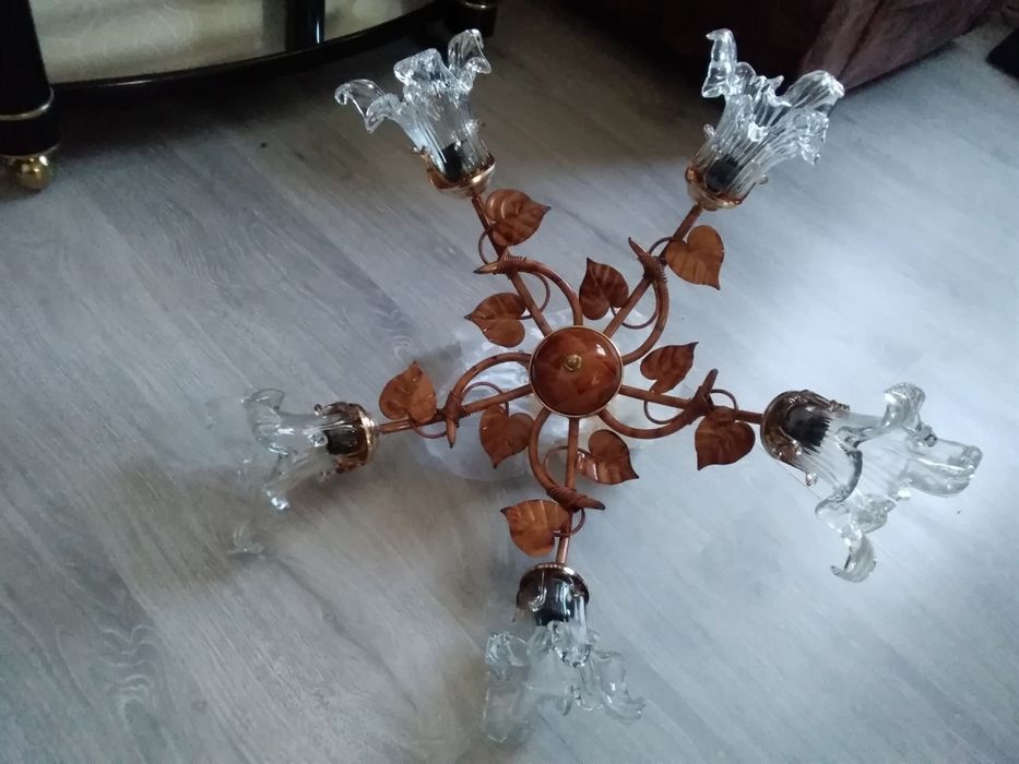 Продаю Люстру пять рожкоа