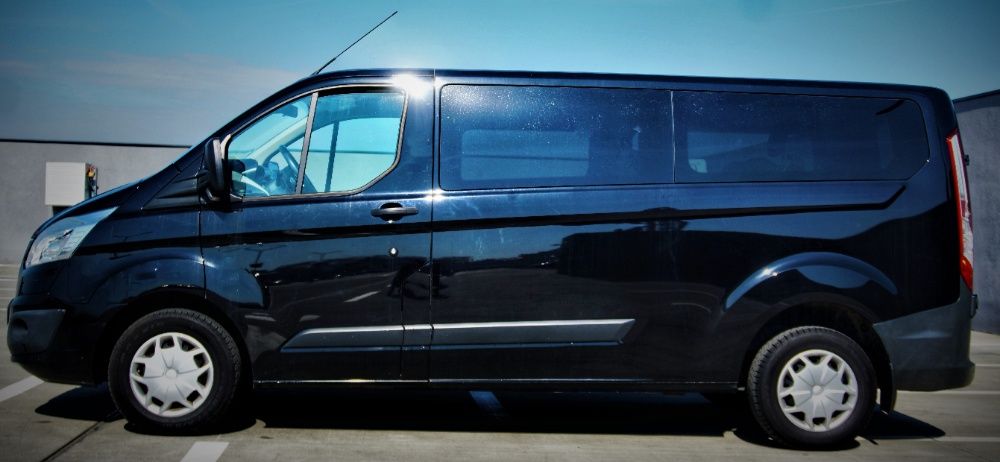 Inchiriere microbuz 9 locuri Ford Transit 2018 de la 70 eur/zi