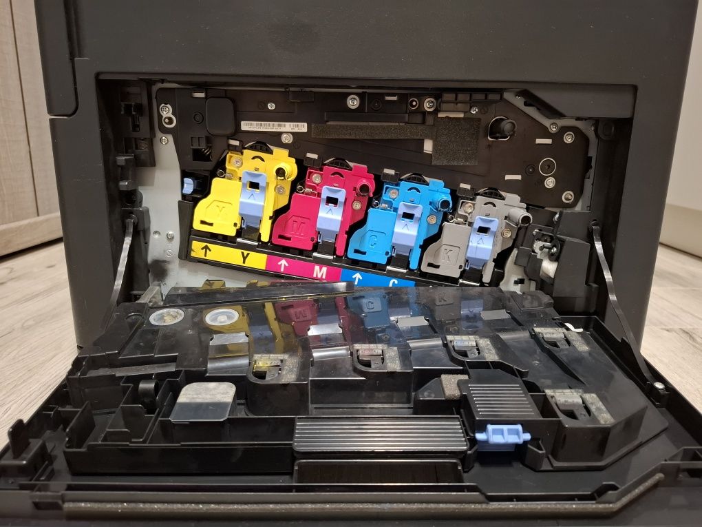 Цветен Принтер Dell S2825cdn