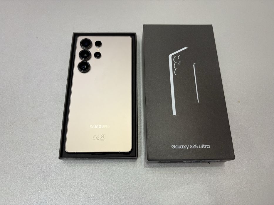 Samsung Galaxy S25 Ultra, 256 gb, 12 gb ram, Titanium Gray, la cutie