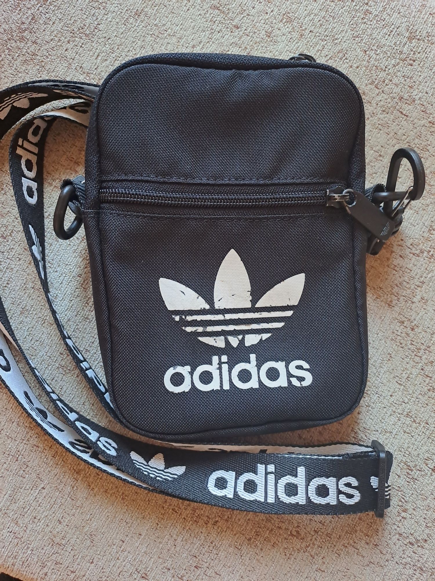 Мъжка чантичка на Adidas