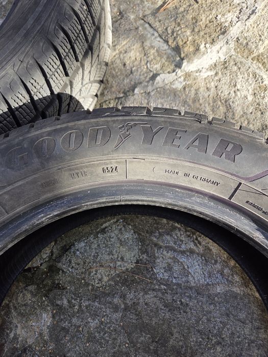 4 бр зимни гуми Goodyear 215/60/R17 Ultragrip Performance SUV