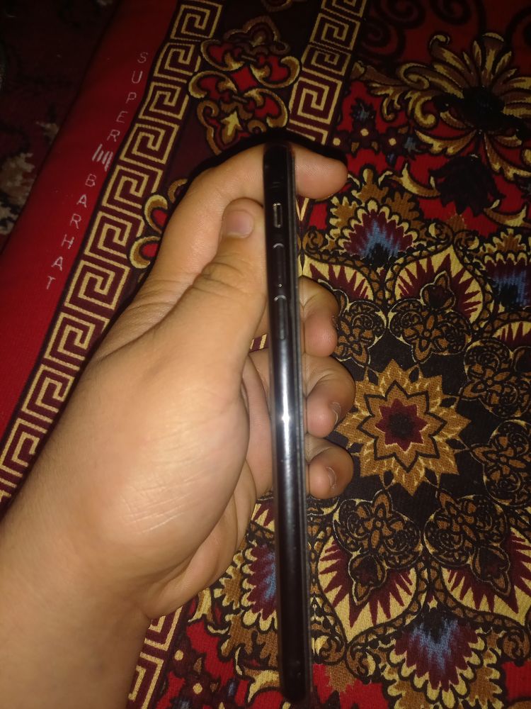 Iphone xs yomkst 77 truton bor fes id ishlamidi orqasi singan tel qlam