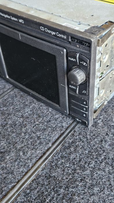 Navigatie originala Volkswagen Golf 4 / Bora / Passat B5.5 etc

Nu ii