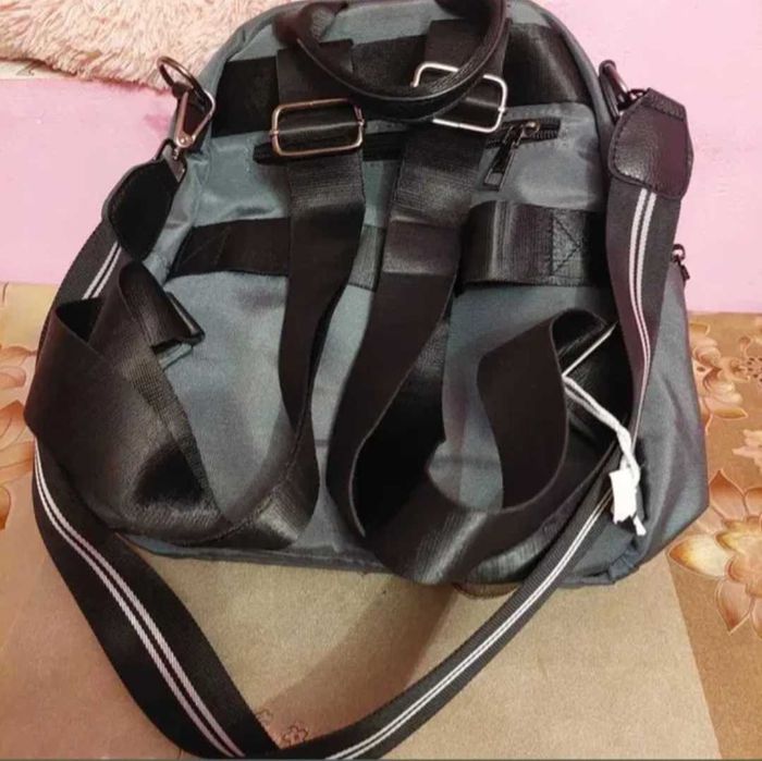 Rucsac dubla utilizare /poșetă umăr