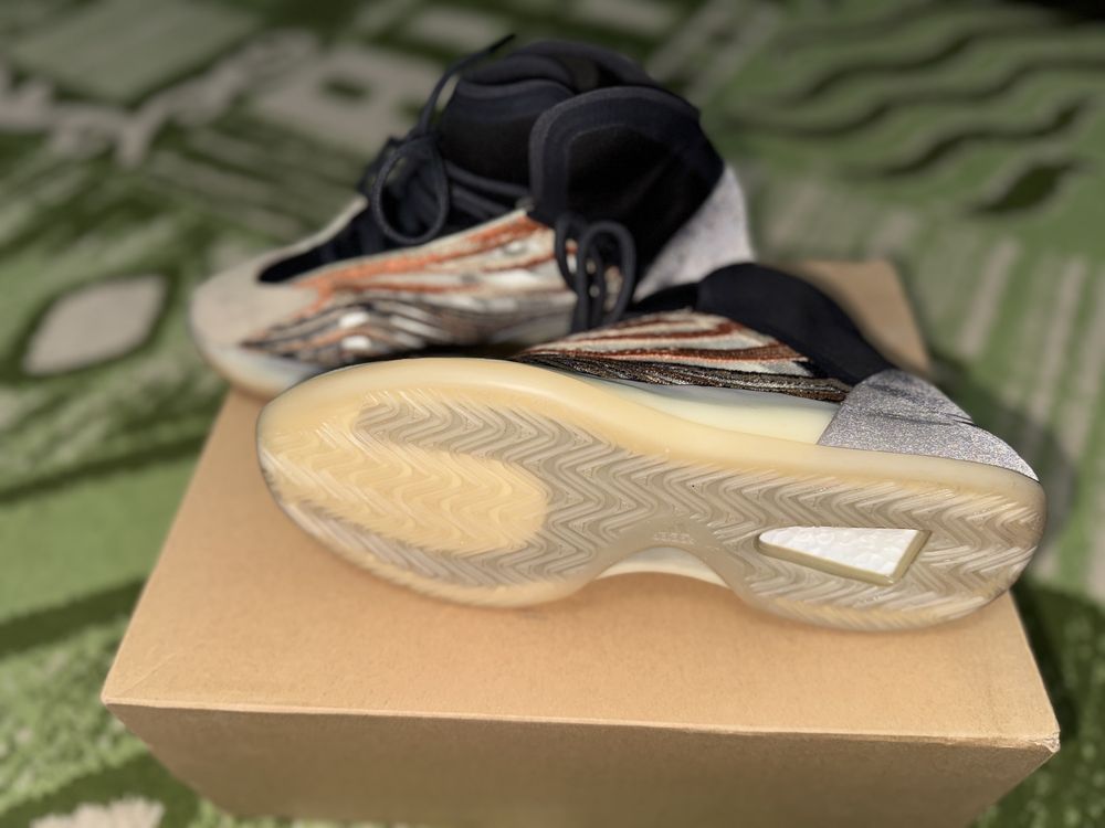 Yeezy quantum Flash Orange 43 1/3