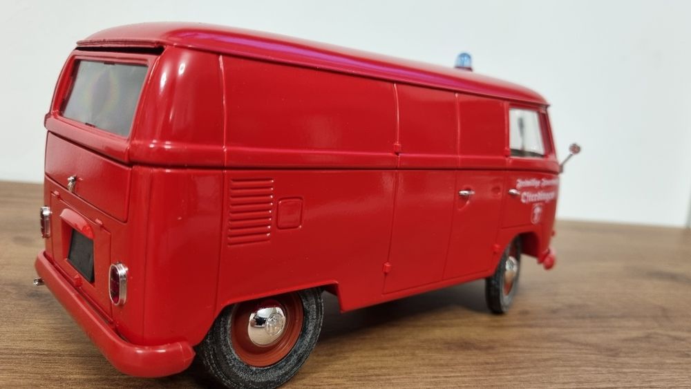 Macheta Bus VW pompier 1:18