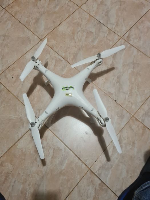 Drona cu camera fără încărcător sau maneta