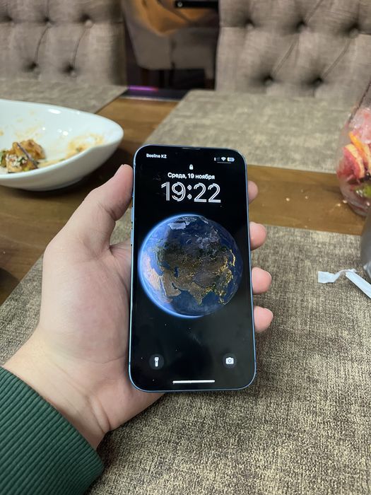 IPhone 13 с коробкой