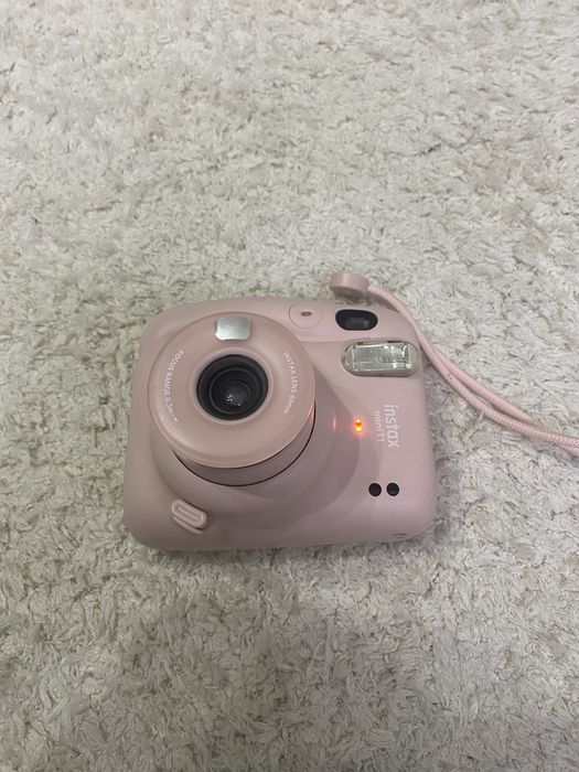 Фотокамера моментальной печати Instax mini 11 розовый