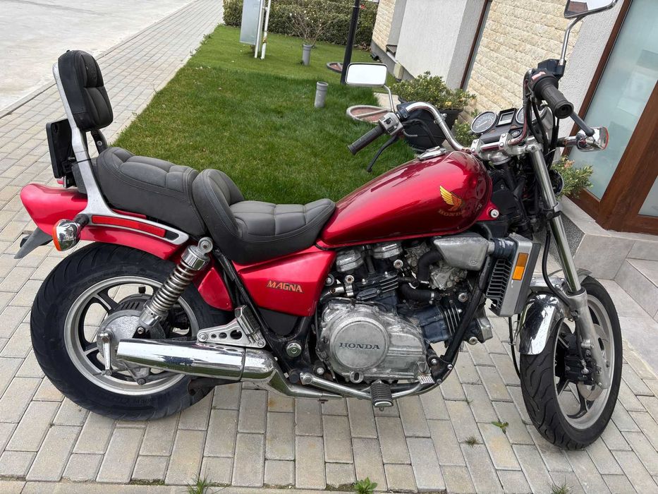 Honda VF 700 Magna
