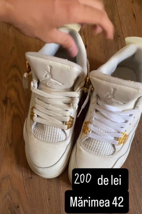 Air Jordan 4 Retro Metallic gold