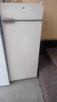 Холодильники 2 шт. нерабочие (старые)