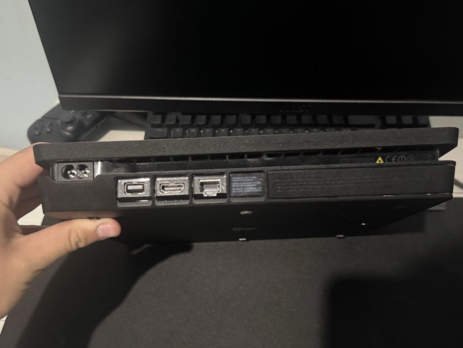 Playstation 4 slim