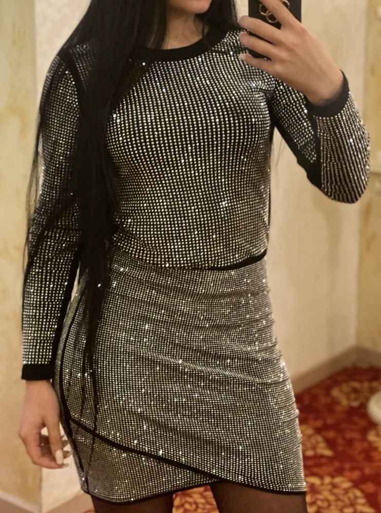 Vand compleu purtat o singura data