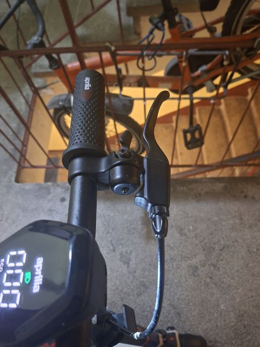 Trotinetă electrica aprilia