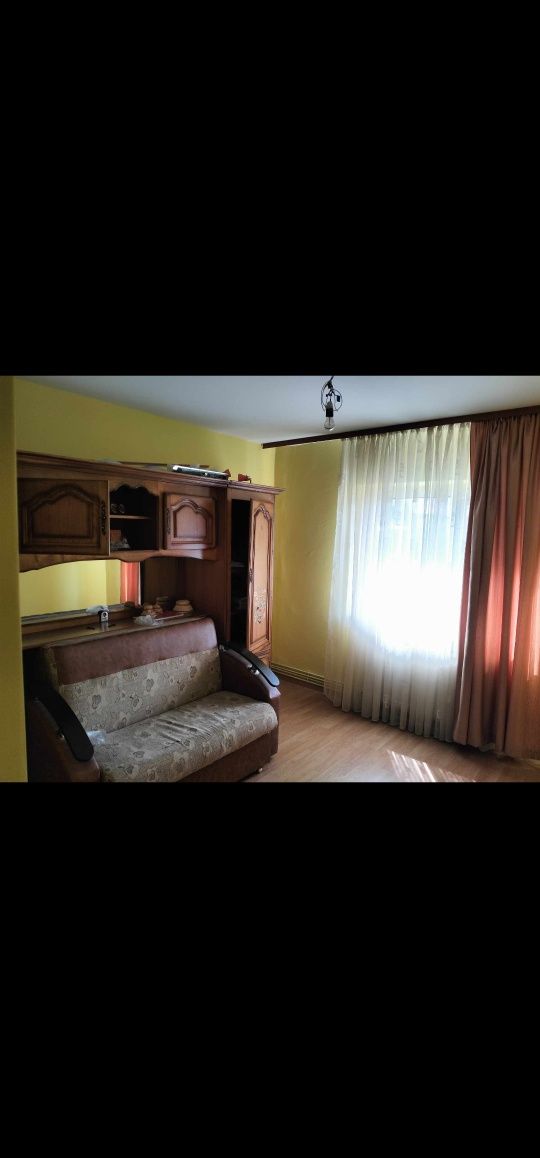 Apartament 3 camere de închiriat