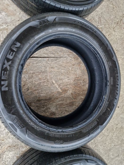 Продам летние шины 235/55/19 Nexen