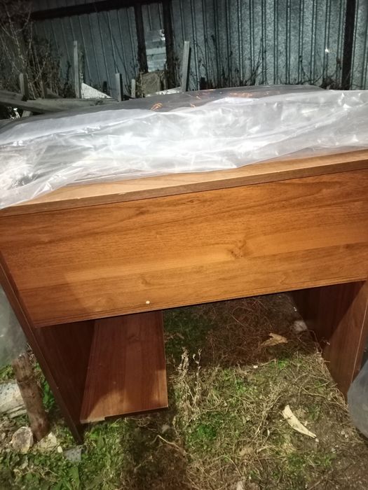 Продам компьютерный стол.