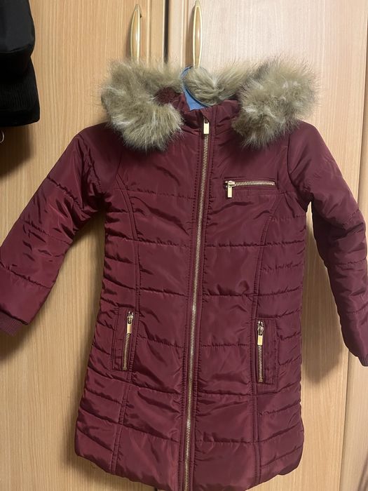 Продам куртку для девочки