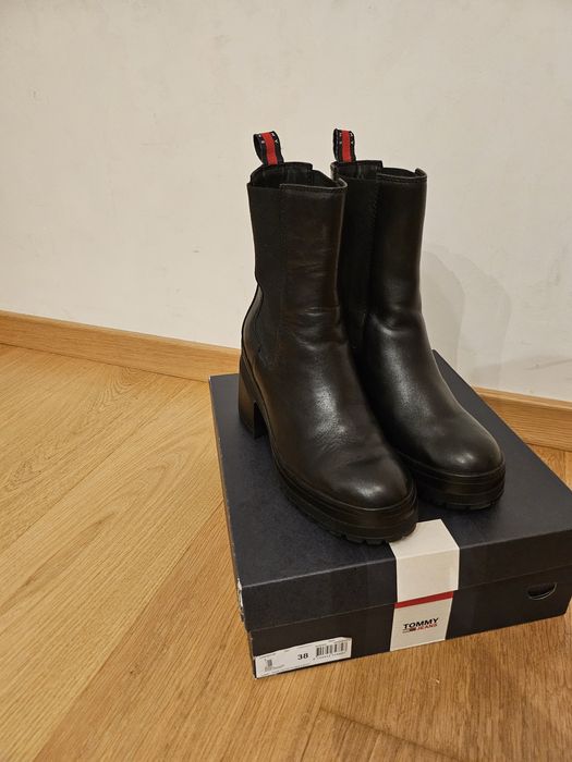 TOMMY HILFIGER боти естествена кожа 38