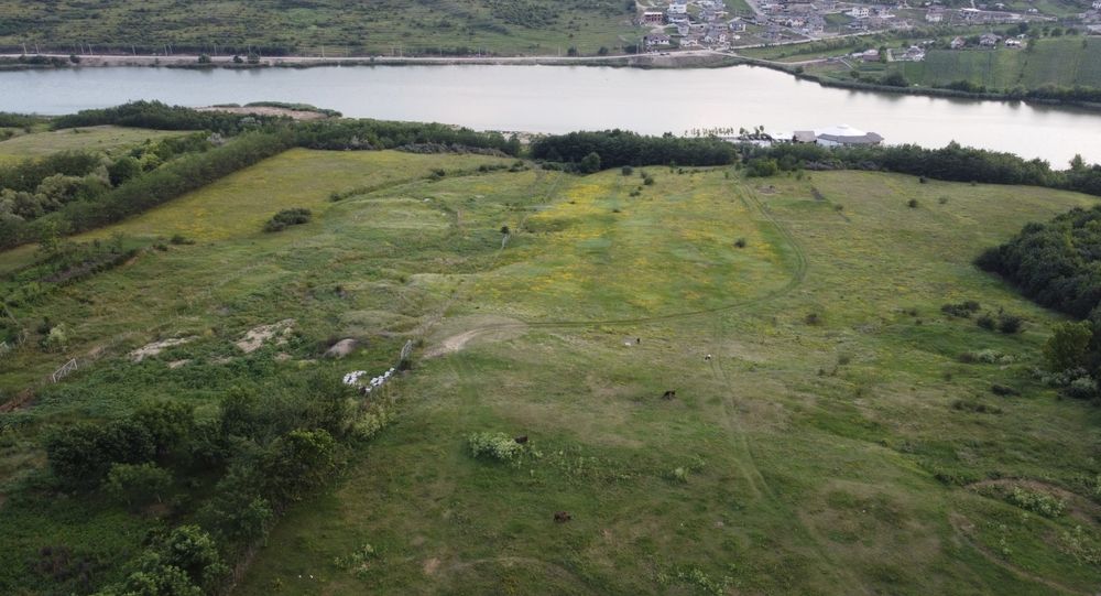 Teren intravilan Aroneanu, 1621 m² cu vedere la lac