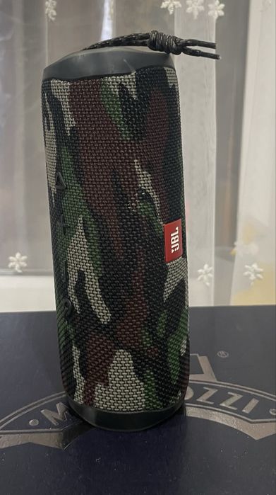 Продам колонку оригинальную JBL в хорошем состоянии