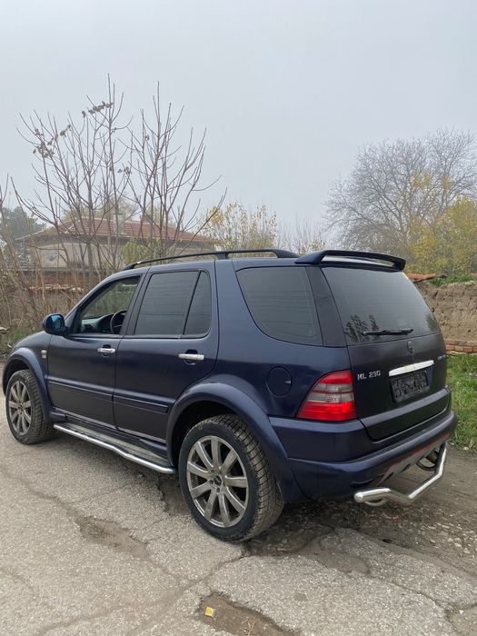 Продава се на части може и цял/ ръчка w163 230.Газ/Бензин 150кс