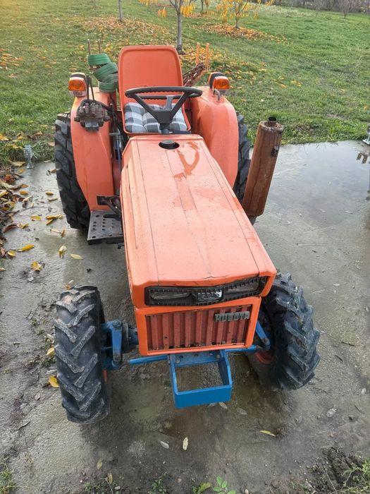 Kubota B8200 HSTD Cauciucuri noi spate/fata, baterie noua