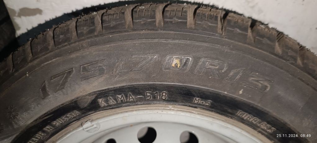 Продам новую зимнюю покрышку с новым  диском R 13 175/70. Колич. 1 шт.