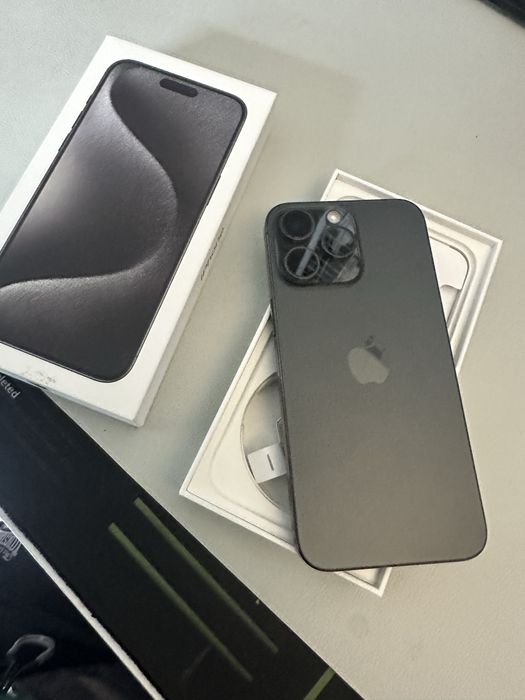 iPhone 15 Pro Max 256GB impecabil, fără defecte, baterie 89%