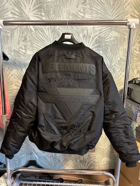 Vetements bomber